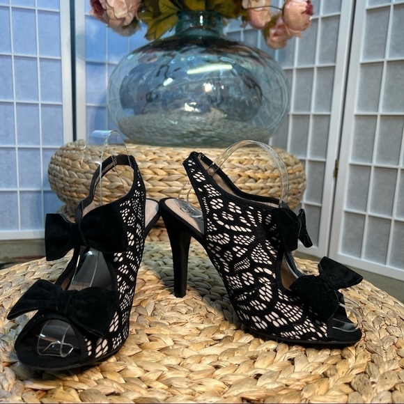 Seychelles Special Edition Bobbin Lace Pumps - Picture 2 of 12